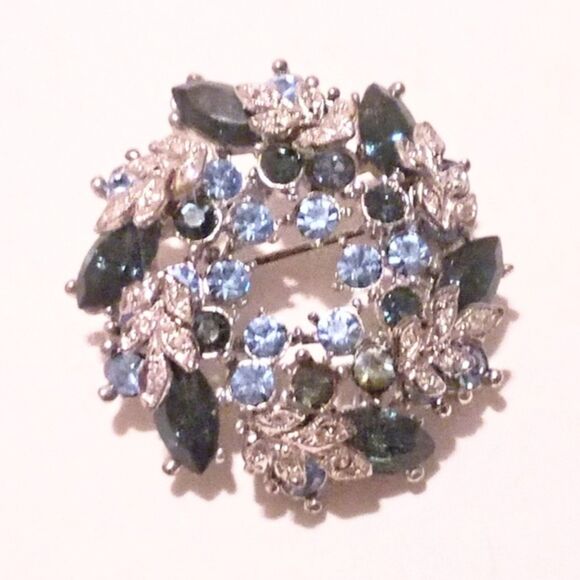 Vintage Blue Rhinestone Cluster Silver Tone Circle Leaf Brooch - Picture 1 of 6